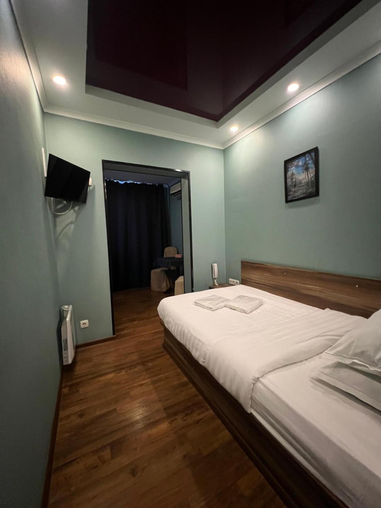 Salut Hotel Bishkek Bagian luar foto
