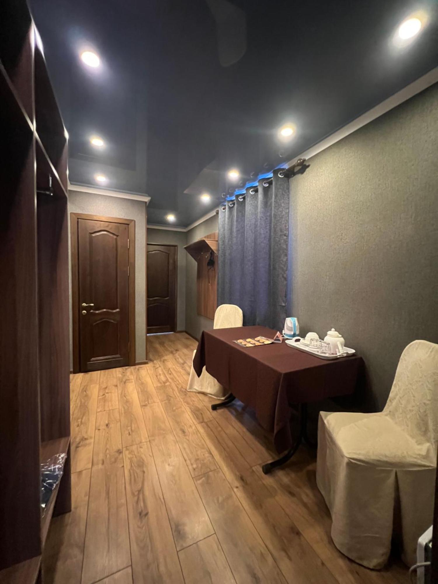Salut Hotel Bishkek Bagian luar foto