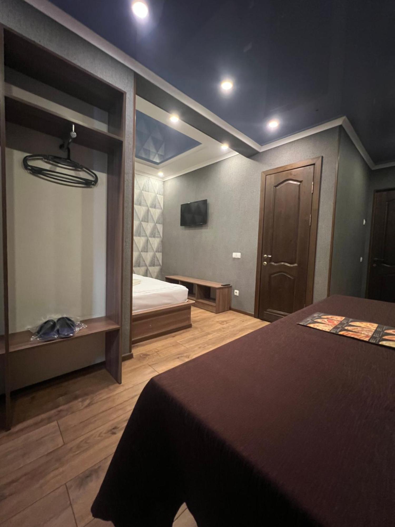 Salut Hotel Bishkek Bagian luar foto