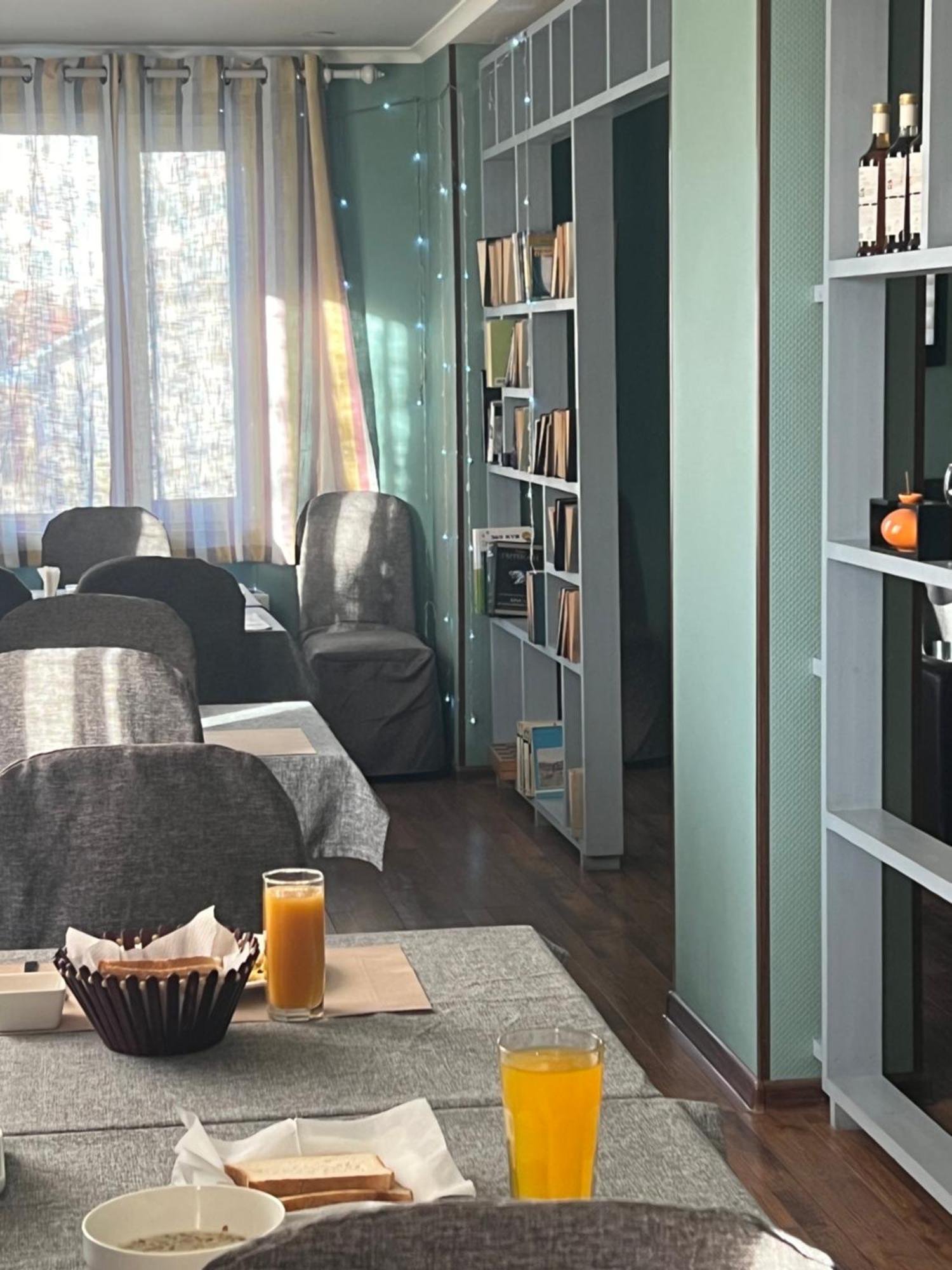 Salut Hotel Bishkek Bagian luar foto