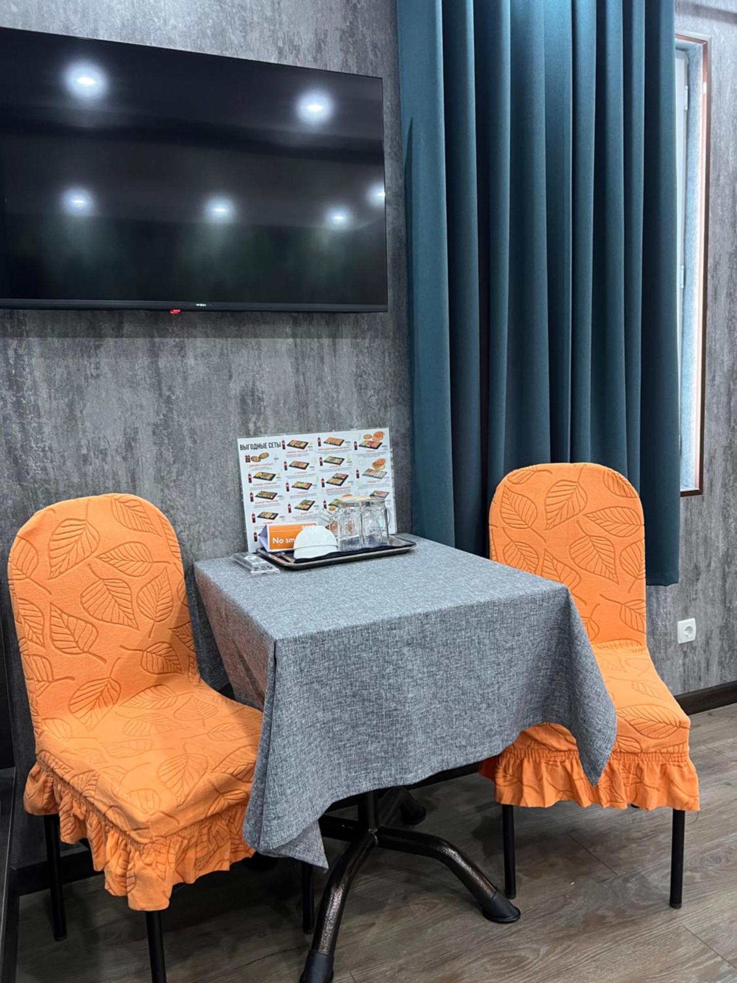 Salut Hotel Bishkek Bagian luar foto