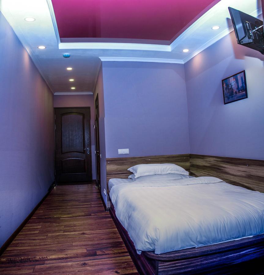 Salut Hotel Bishkek Bagian luar foto