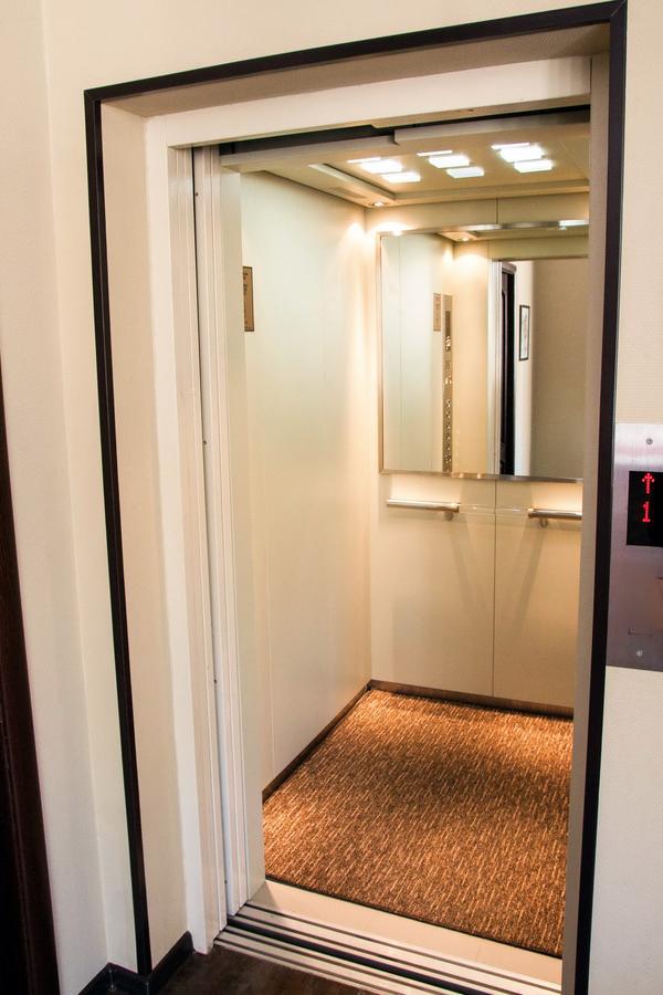 Salut Hotel Bishkek Bagian luar foto