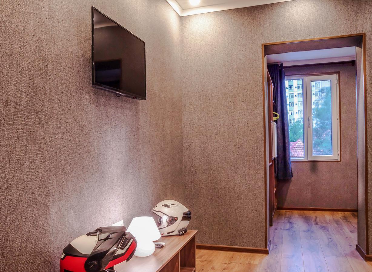 Salut Hotel Bishkek Bagian luar foto