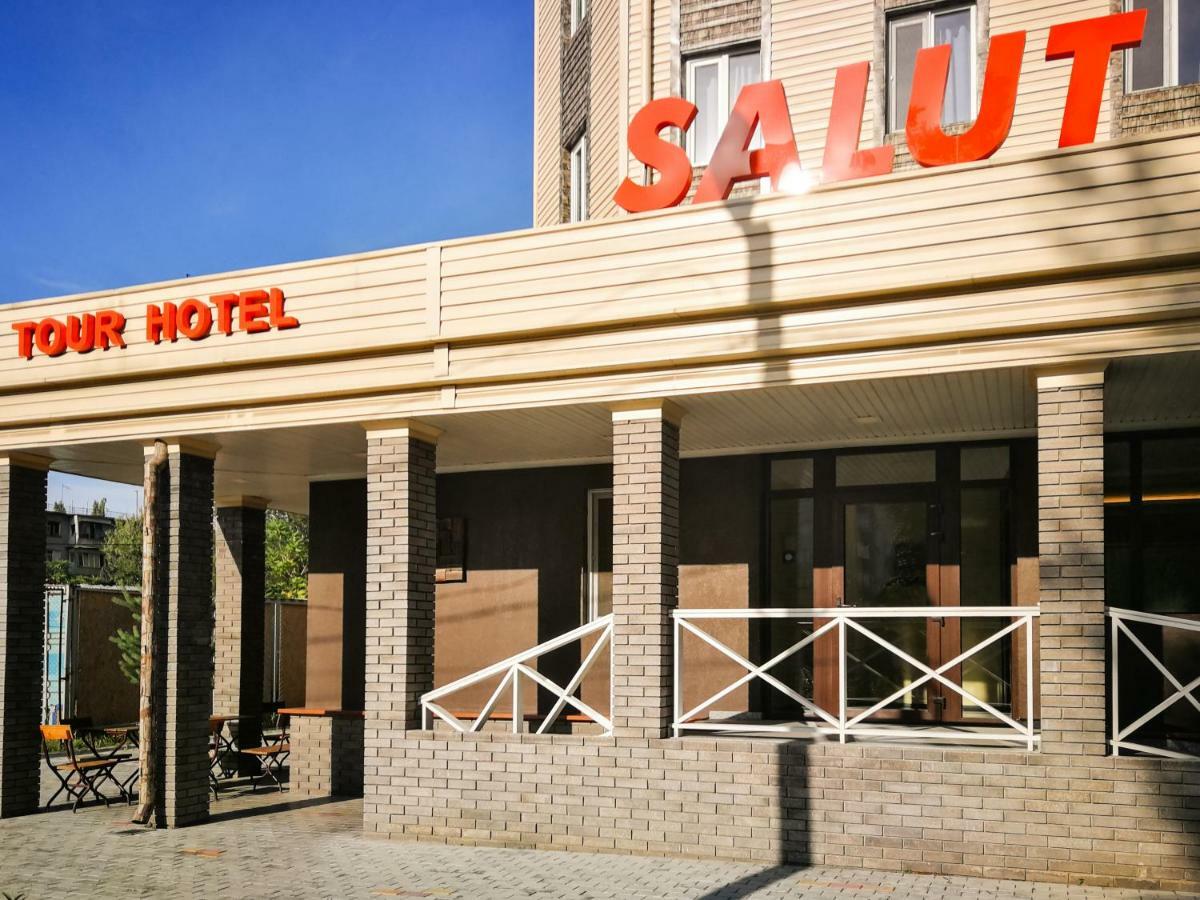 Salut Hotel Bishkek Bagian luar foto