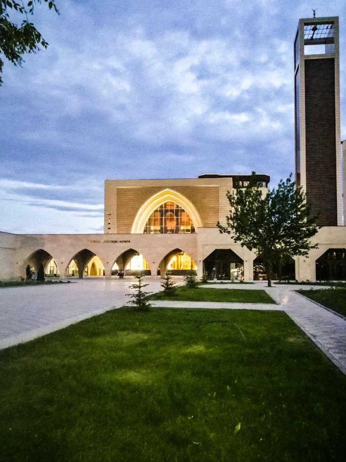 Salut Hotel Bishkek Bagian luar foto