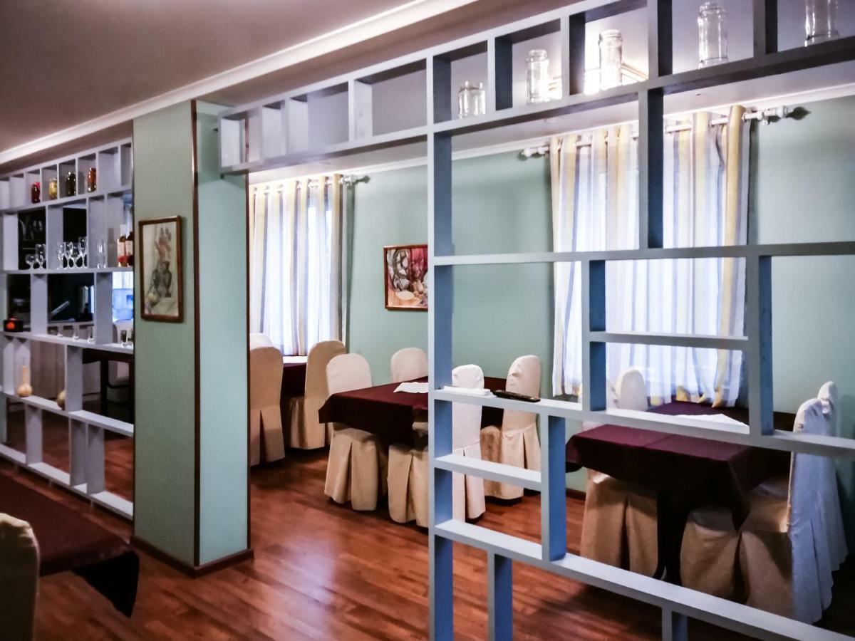 Salut Hotel Bishkek Bagian luar foto