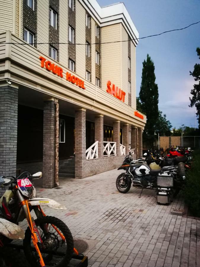 Salut Hotel Bishkek Bagian luar foto