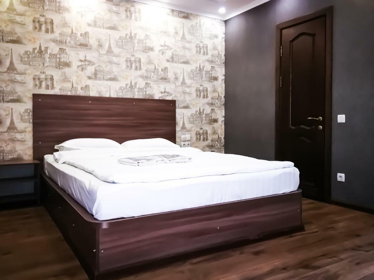 Salut Hotel Bishkek Bagian luar foto