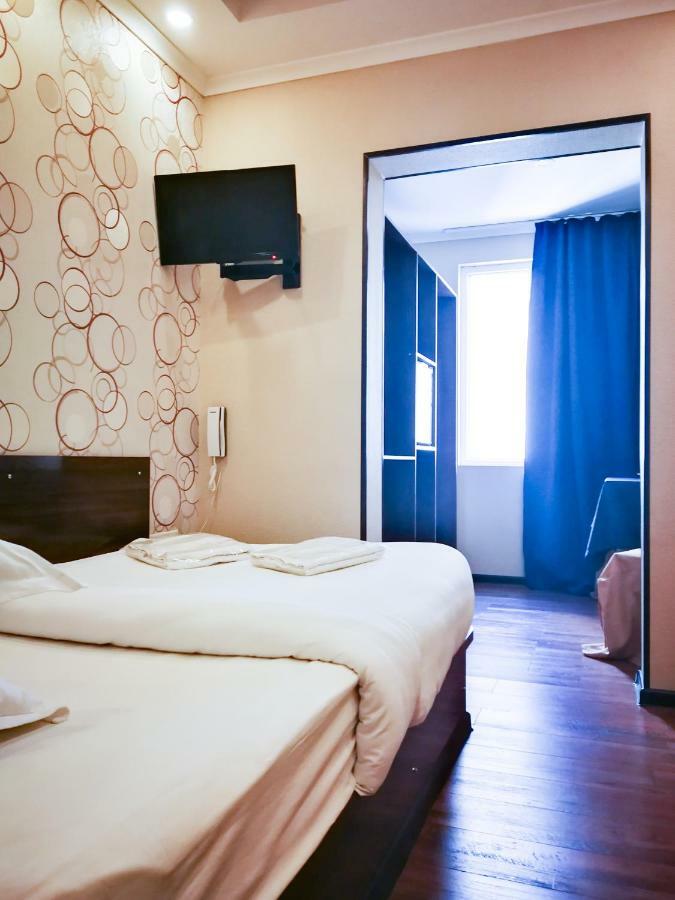 Salut Hotel Bishkek Bagian luar foto