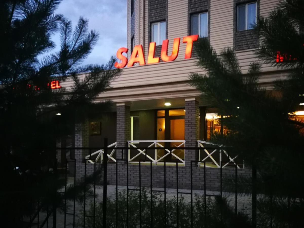 Salut Hotel Bishkek Bagian luar foto