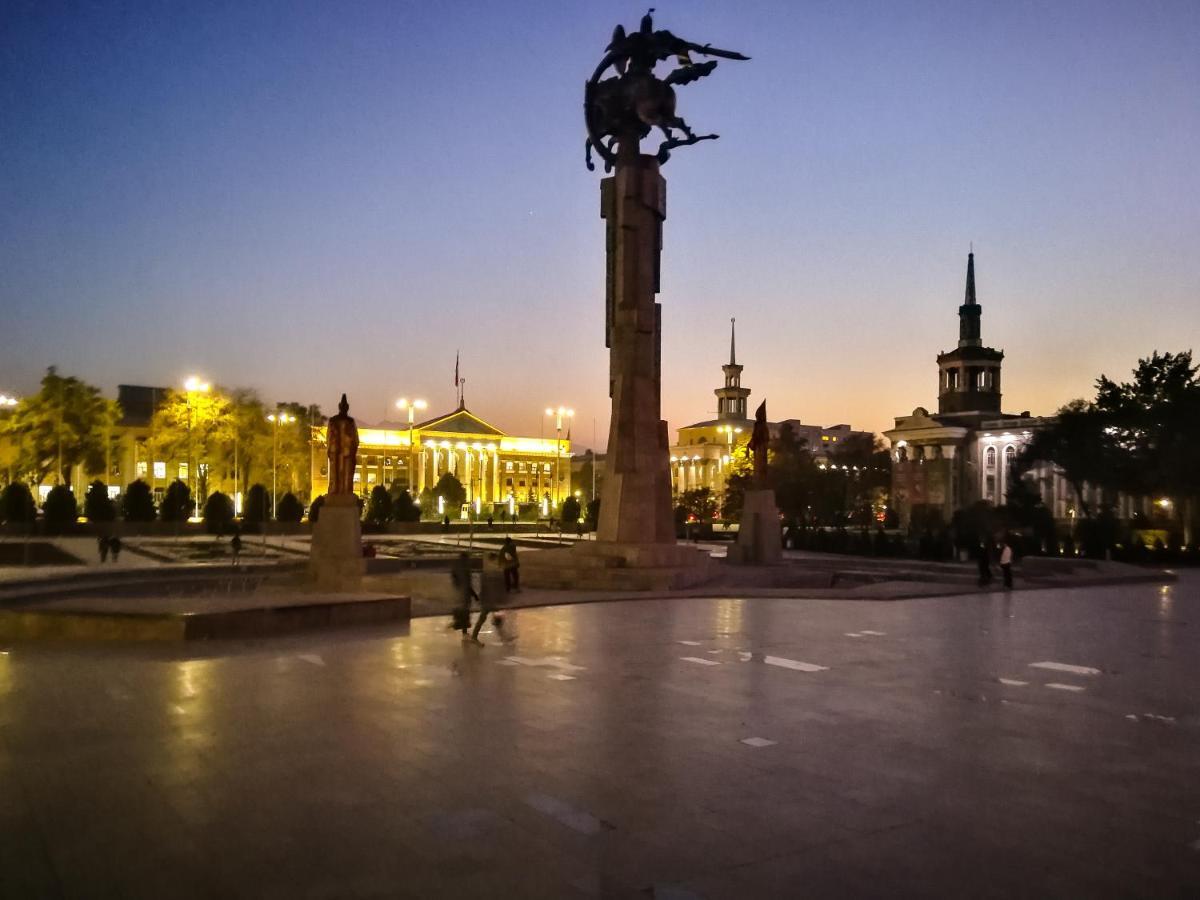 Salut Hotel Bishkek Bagian luar foto