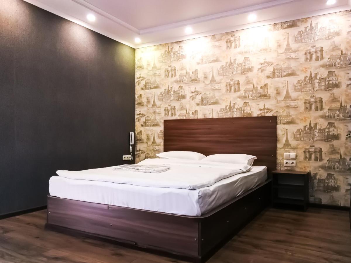 Salut Hotel Bishkek Bagian luar foto