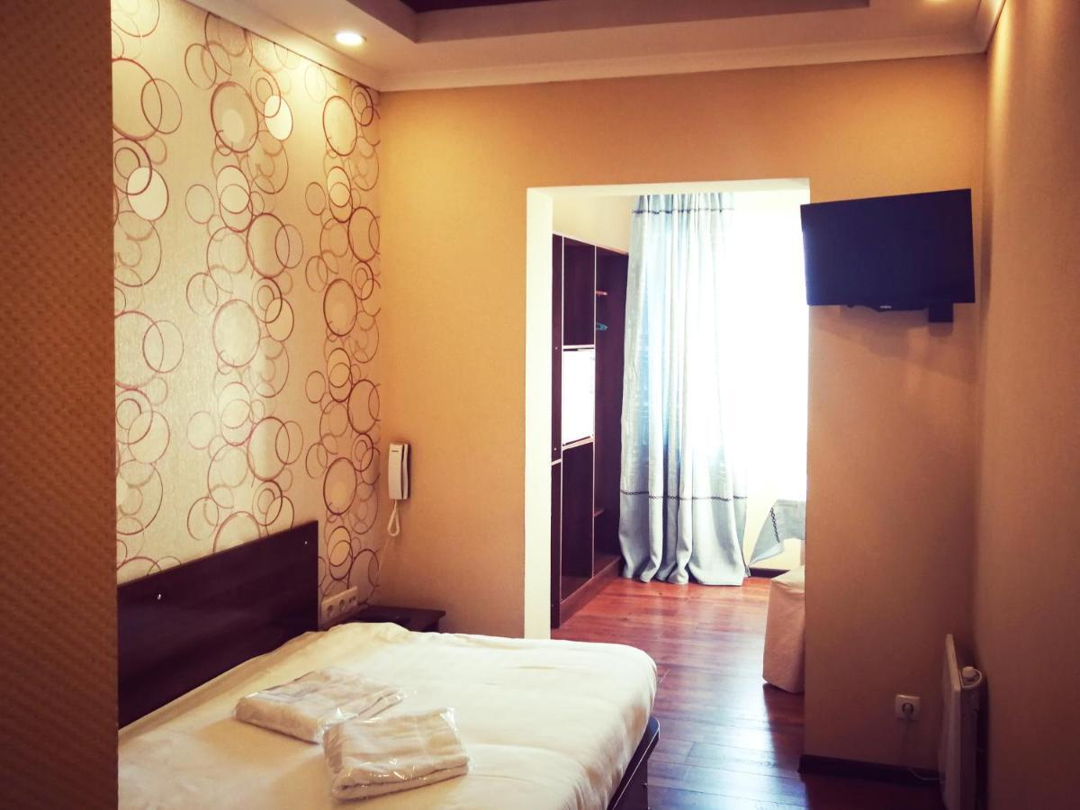 Salut Hotel Bishkek Bagian luar foto